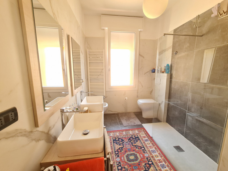 Scopri questo affascinante appartamento quadrilocale situato nel cuore di Montegrotto Terme. Con ...