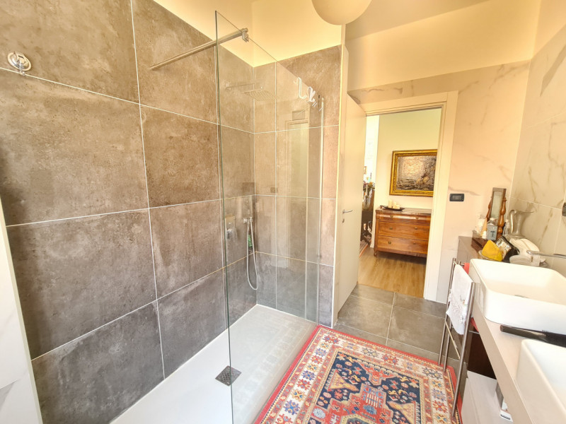 Scopri questo affascinante appartamento quadrilocale situato nel cuore di Montegrotto Terme. Con ...