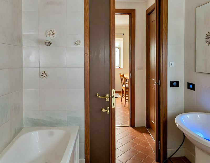 (Per INFO Vittorio 3517343301) A Montebelluna, in posizione centrale e servita, proponiamo in ven...