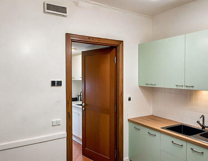 (Per INFO Vittorio 3517343301) A Montebelluna, in posizione centrale e servita, proponiamo in ven...