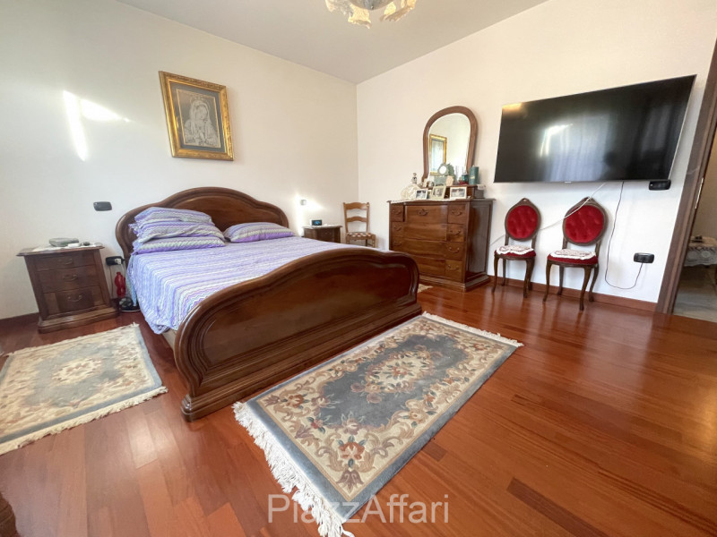 Proponiamo in vendita aggiornatissima porzione di bifamiliare conseguente a super bonus 110 già u...