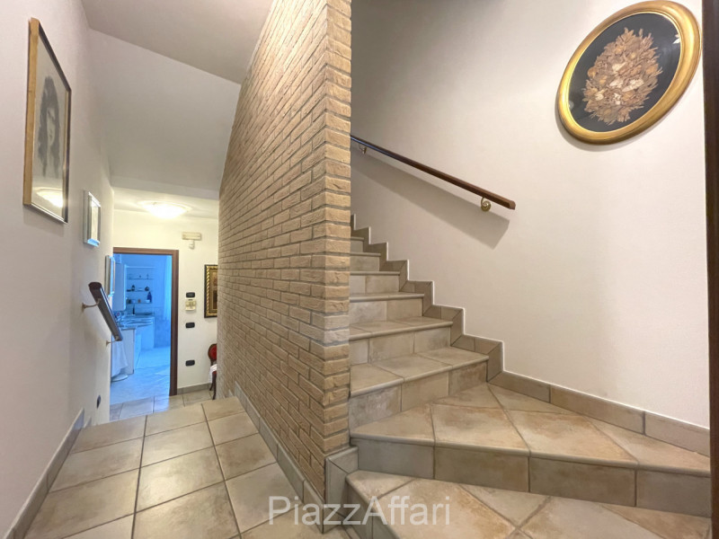 Proponiamo in vendita aggiornatissima porzione di bifamiliare conseguente a super bonus 110 già u...