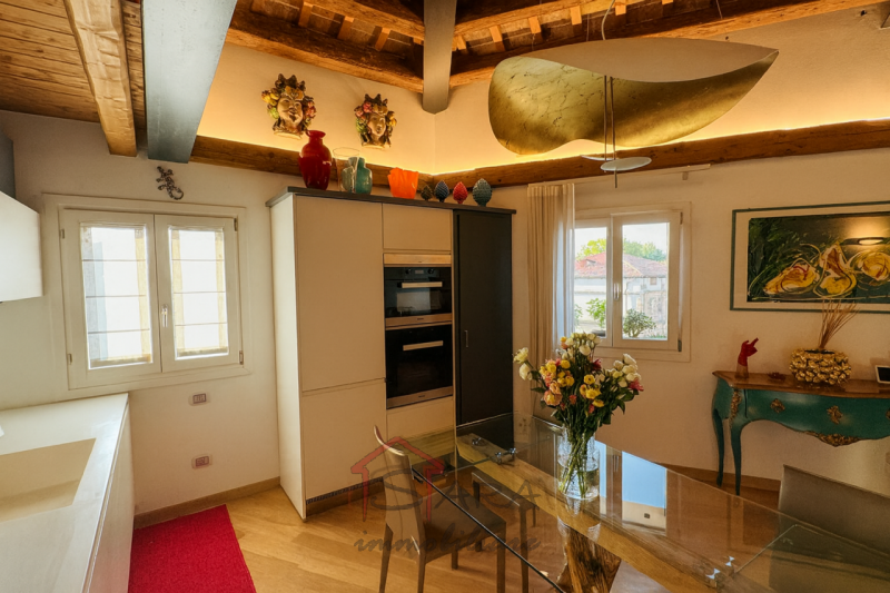 Un appartamento che REGALA UN’ESPERIENZA DI VITA, non solo una casa.
Sviluppato su due piani (3° ...