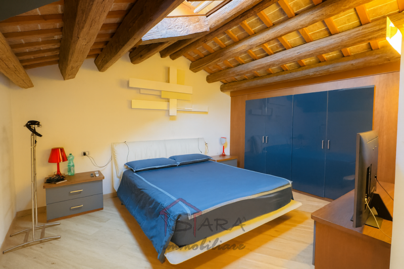 Un appartamento che REGALA UN’ESPERIENZA DI VITA, non solo una casa.
Sviluppato su due piani (3° ...