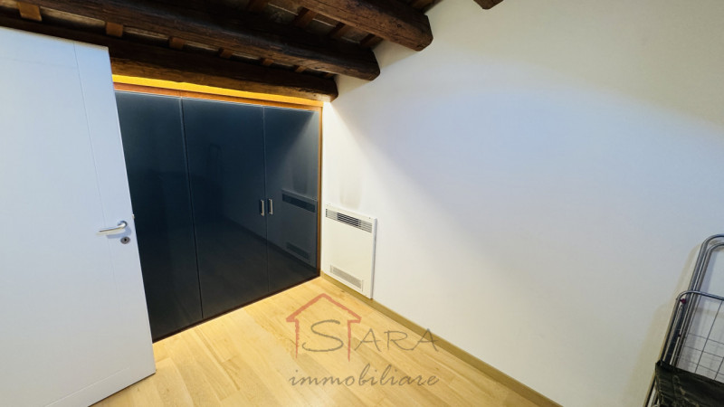 Un appartamento che REGALA UN’ESPERIENZA DI VITA, non solo una casa.
Sviluppato su due piani (3° ...