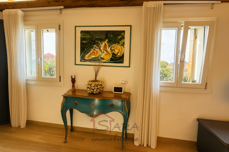 Un appartamento che REGALA UN’ESPERIENZA DI VITA, non solo una casa.
Sviluppato su due piani (3° ...