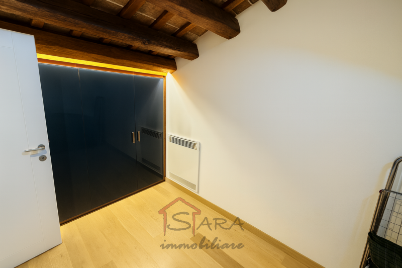 Un appartamento che REGALA UN’ESPERIENZA DI VITA, non solo una casa.
Sviluppato su due piani (3° ...