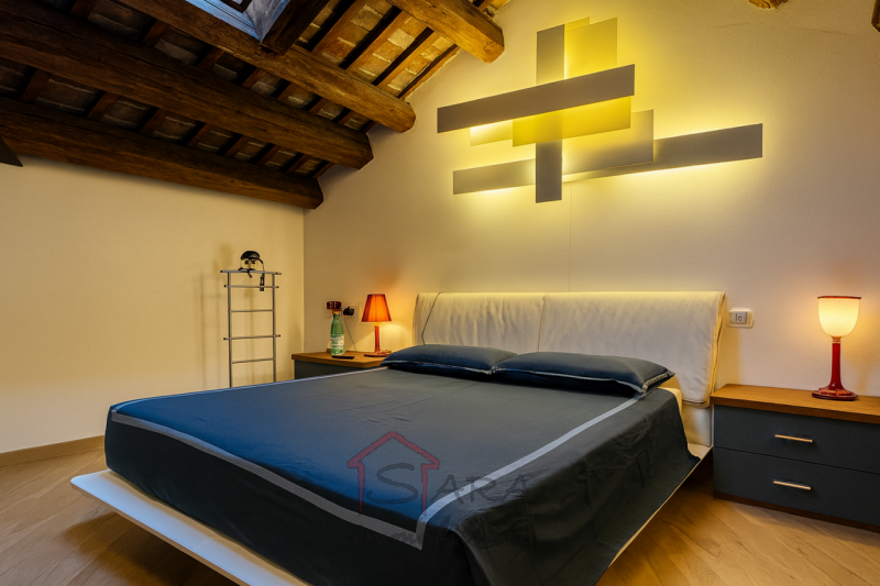 Un appartamento che REGALA UN’ESPERIENZA DI VITA, non solo una casa.
Sviluppato su due piani (3° ...