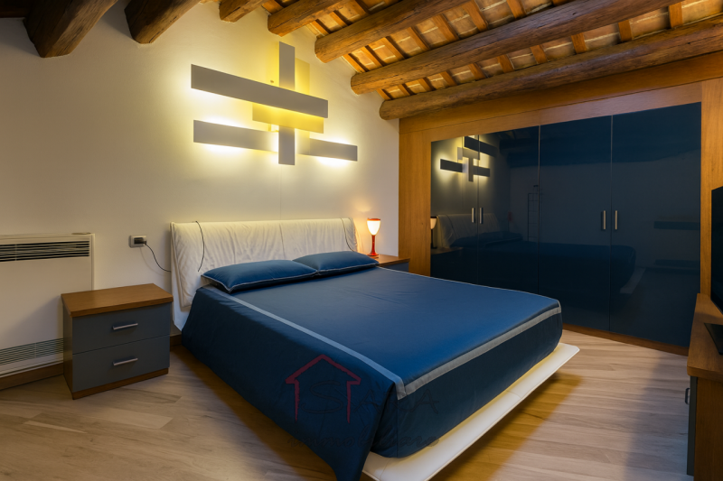 Un appartamento che REGALA UN’ESPERIENZA DI VITA, non solo una casa.
Sviluppato su due piani (3° ...