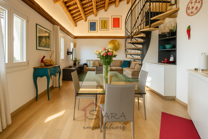 Un appartamento che REGALA UN’ESPERIENZA DI VITA, non solo una casa.
Sviluppato su due piani (3° ...