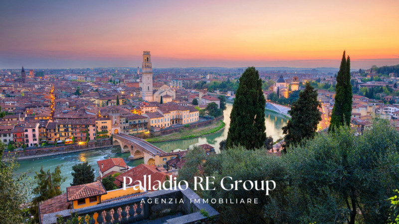 Via Mazzini in angolo , negozi Piano Terra Locati a Reddito.
Attualmente utilizzati assieme ma co...