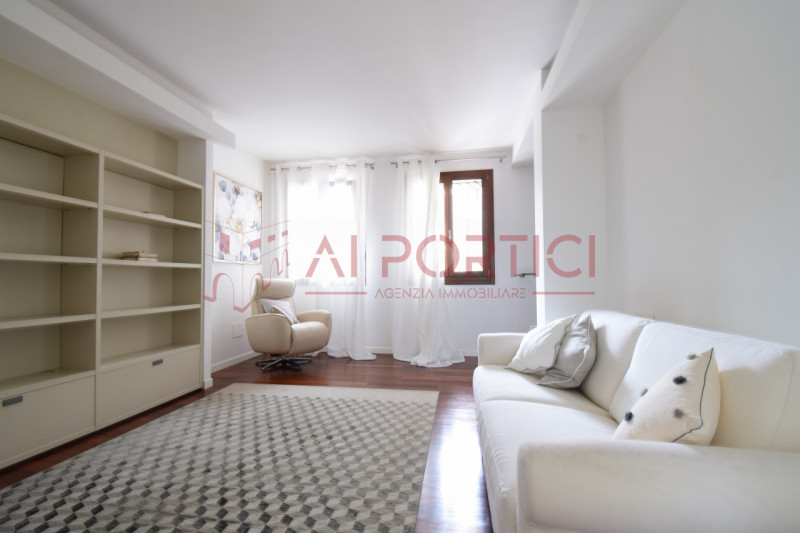 PIOVE DI SACCO centro storico – Prestigioso appartamento sito in centro storico ma fuori zona mer...