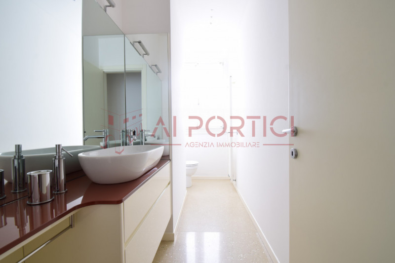 PIOVE DI SACCO centro storico – Prestigioso appartamento sito in centro storico ma fuori zona mer...