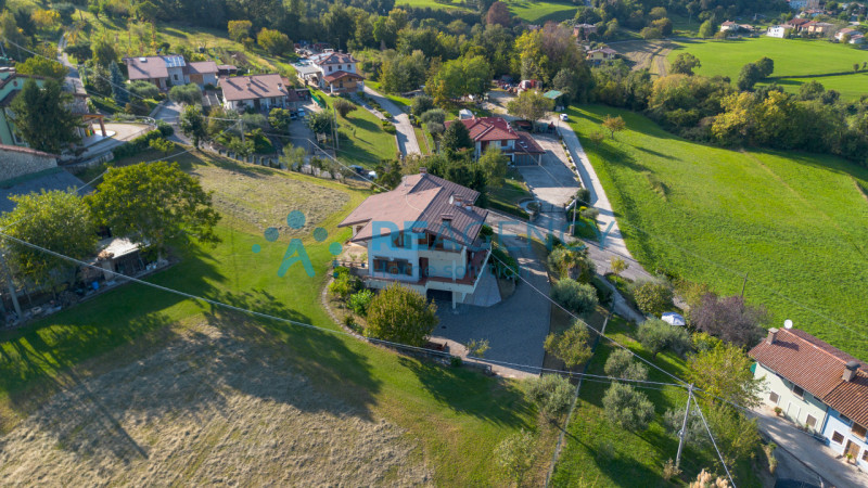 TRISSINO - Lovara

Se desideri vivere in collina, immerso nel verde ma a pochi minuti dal centro ...