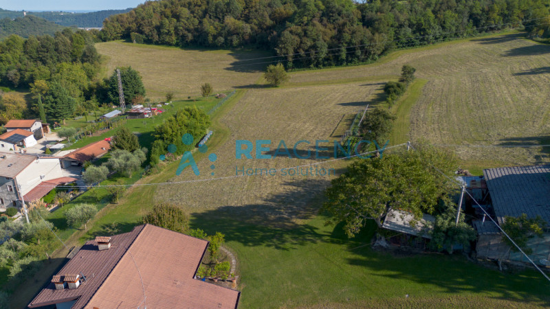 TRISSINO - Lovara

Se desideri vivere in collina, immerso nel verde ma a pochi minuti dal centro ...