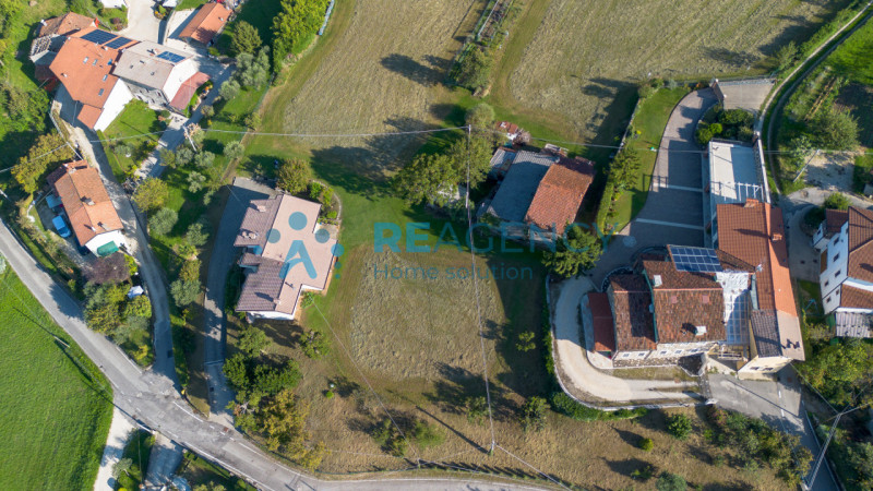 TRISSINO - Lovara

Se desideri vivere in collina, immerso nel verde ma a pochi minuti dal centro ...