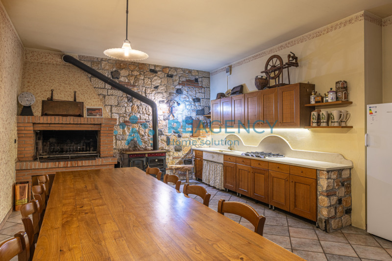 TRISSINO - Lovara

Se desideri vivere in collina, immerso nel verde ma a pochi minuti dal centro ...