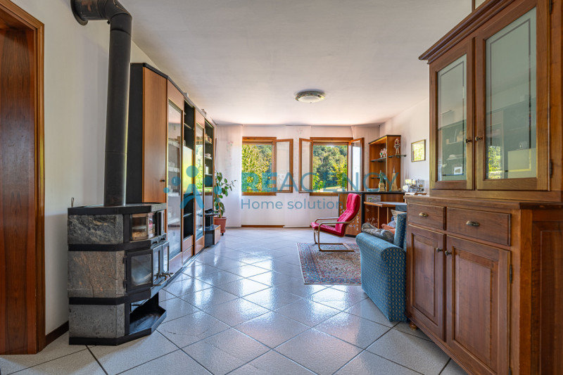 TRISSINO - Lovara

Se desideri vivere in collina, immerso nel verde ma a pochi minuti dal centro ...