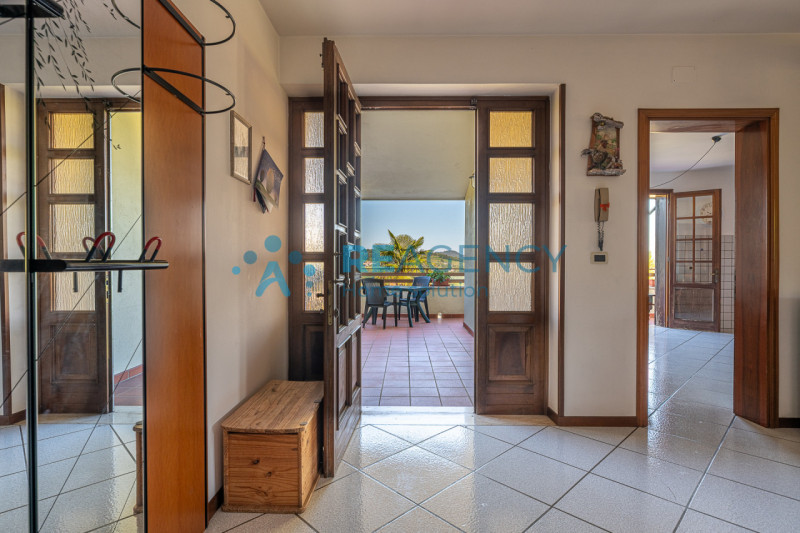 TRISSINO - Lovara

Se desideri vivere in collina, immerso nel verde ma a pochi minuti dal centro ...