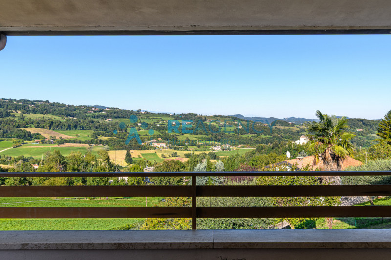 TRISSINO - Lovara

Se desideri vivere in collina, immerso nel verde ma a pochi minuti dal centro ...
