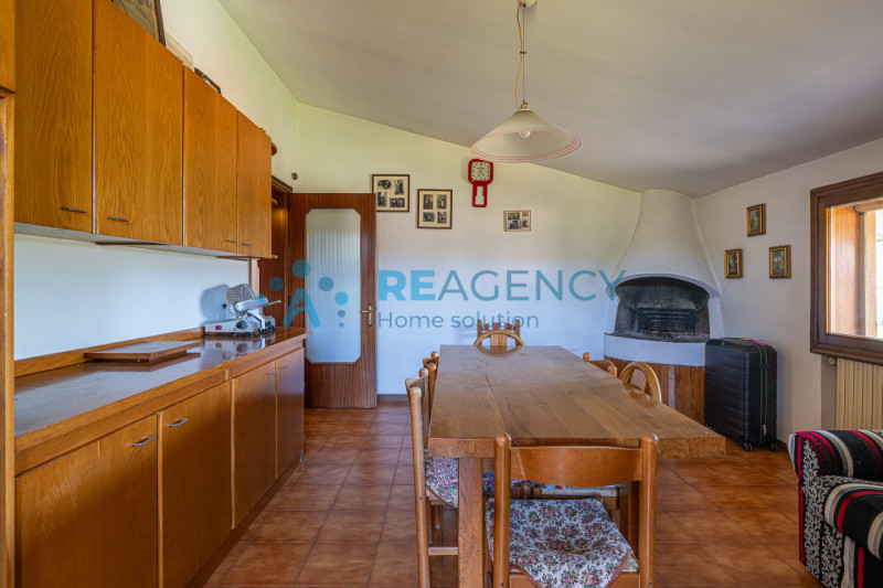 TRISSINO - Lovara

Se desideri vivere in collina, immerso nel verde ma a pochi minuti dal centro ...