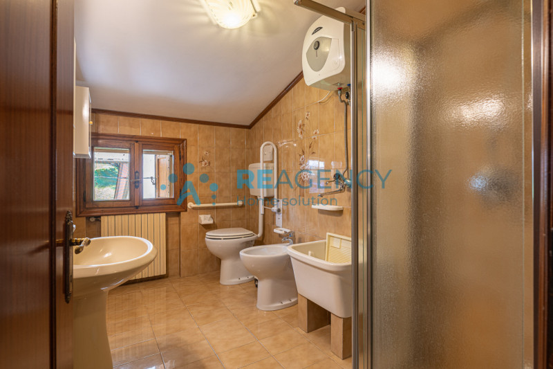 TRISSINO - Lovara

Se desideri vivere in collina, immerso nel verde ma a pochi minuti dal centro ...