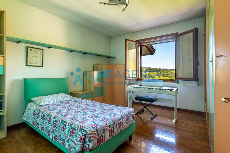 TRISSINO - Lovara

Se desideri vivere in collina, immerso nel verde ma a pochi minuti dal centro ...