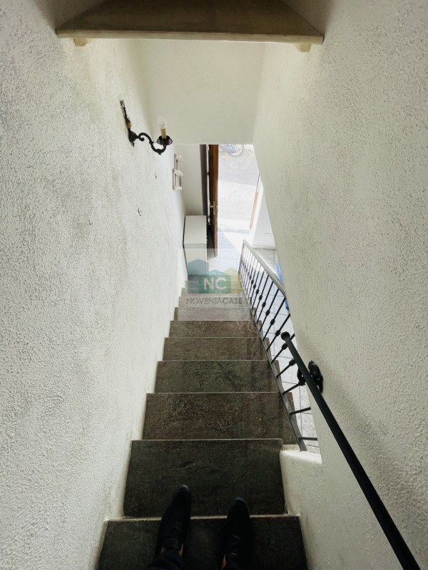 Forio, a pochi passi dal centro e dalla storica zona di Monterone, proponiamo in vendita una casa...