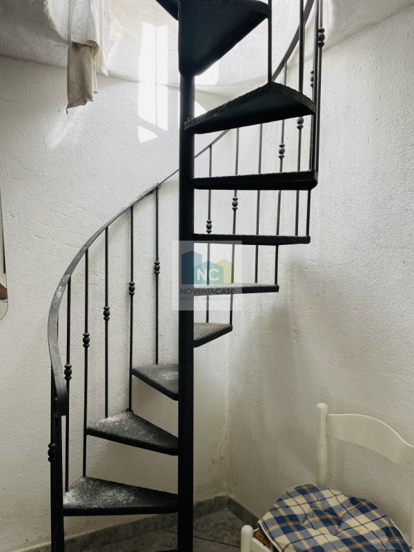 Forio, a pochi passi dal centro e dalla storica zona di Monterone, proponiamo in vendita una casa...