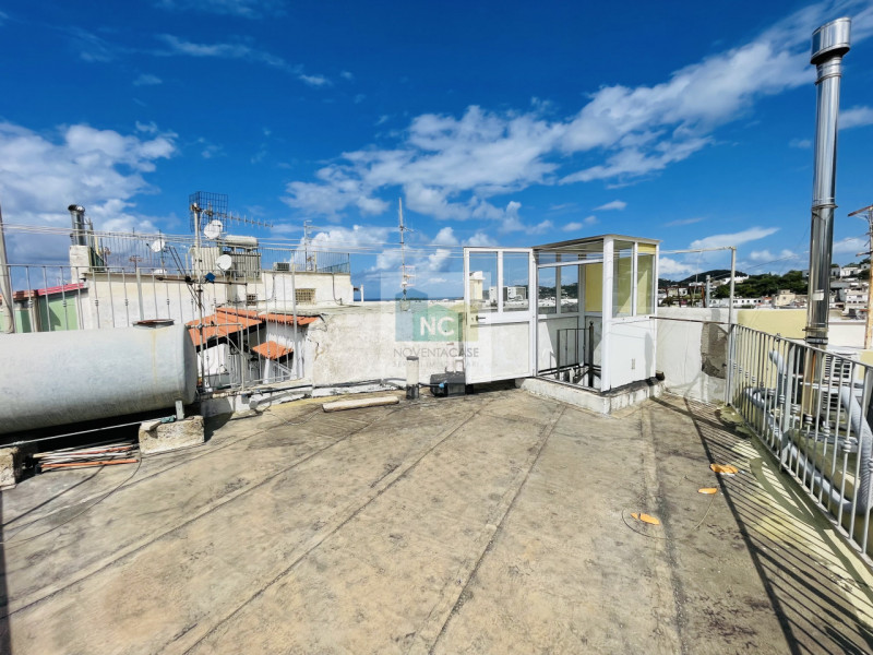 Forio, a pochi passi dal centro e dalla storica zona di Monterone, proponiamo in vendita una casa...