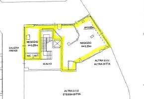 Proponiamo in vendita un luminoso negozio di circa 90 mq, situato in una via di forte passaggio, ...