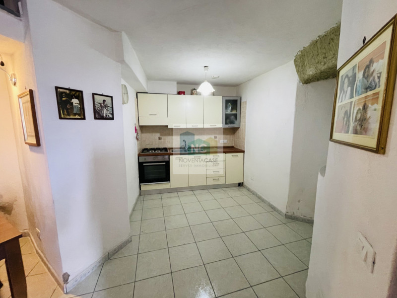 Nel cuore del borgo di Cierco, a Forio, presentiamo un incantevole appartamento bilocale in vendi...