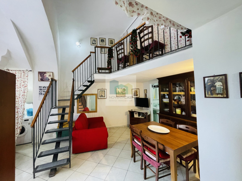 Nel cuore del borgo di Cierco, a Forio, presentiamo un incantevole appartamento bilocale in vendi...