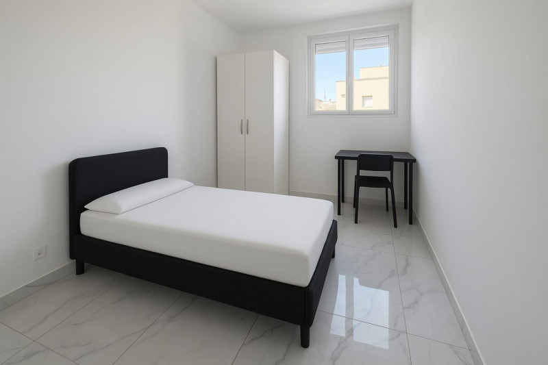 A soli 700 metri dall'Università proponiamo in affitto una spaziosa stanza singola di 20 mq con b...