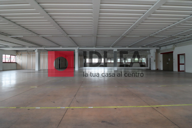 TREVISO- VIALE DELLA REPUBBLICA 

""" RIFERIMENTO UT14 """

L'agenzia immobiliare Idhea ha il pia...