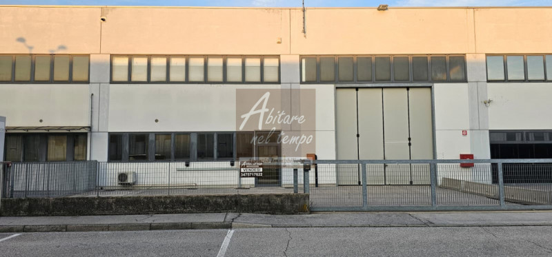 FONTANIVA (PD) - ZONA INDUSTRIALE

In nostra esclusiva proponiamo in vendita un capannone artigia...