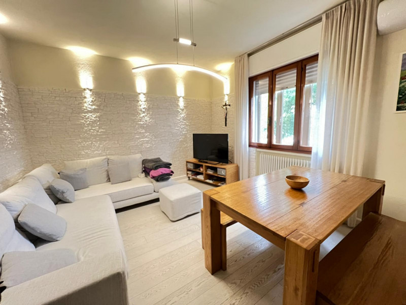 In posizione centralissima a Reschigliano, comoda a tutti i servizi principali (scuole, negozi, m...