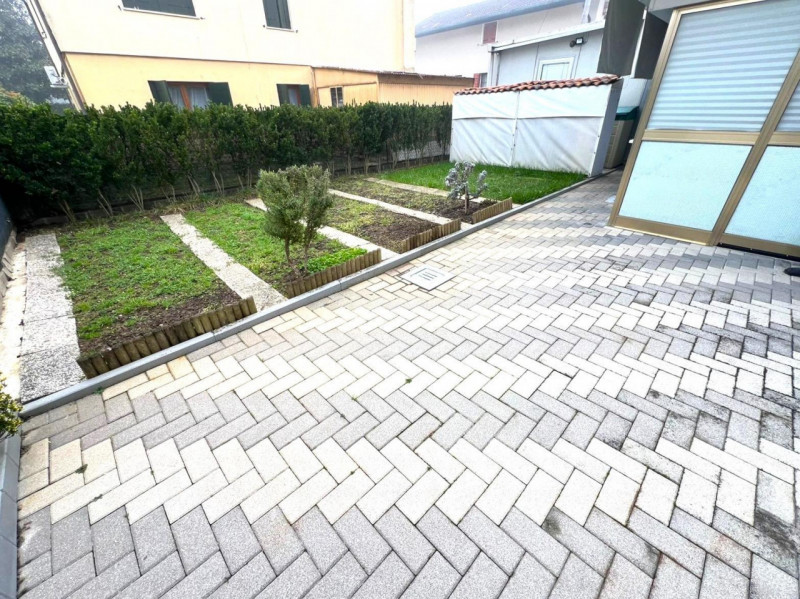 In posizione centralissima a Reschigliano, comoda a tutti i servizi principali (scuole, negozi, m...