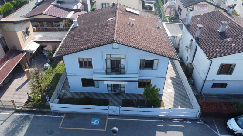 In posizione centralissima a Reschigliano, comoda a tutti i servizi principali (scuole, negozi, m...