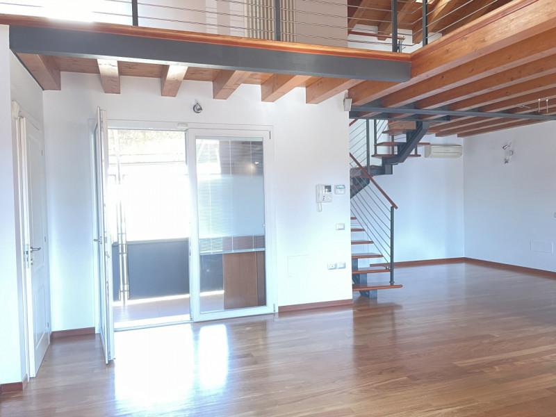 Ideale per la giovane coppia o la giovane famiglia ma anche per chi desidera abitare nel pieno ce...