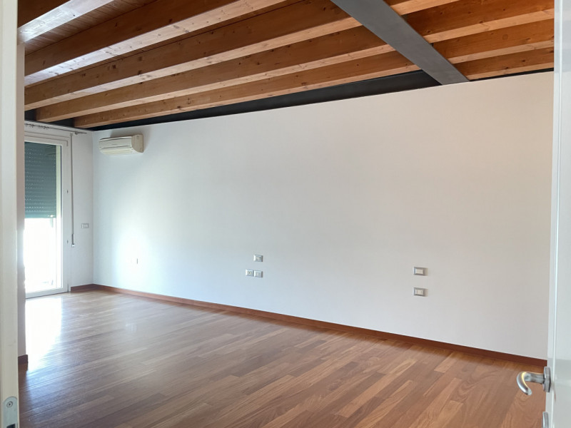 Ideale per la giovane coppia o la giovane famiglia ma anche per chi desidera abitare nel pieno ce...