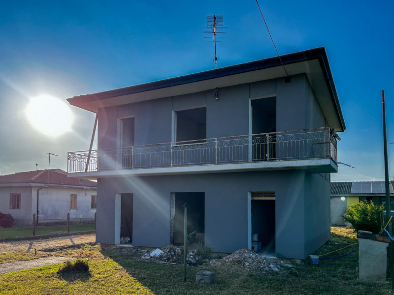 (Per INFO Vittorio 3517343301) Scopri la tua nuova casa a Stanghella: indipendenza, spazio e pote...