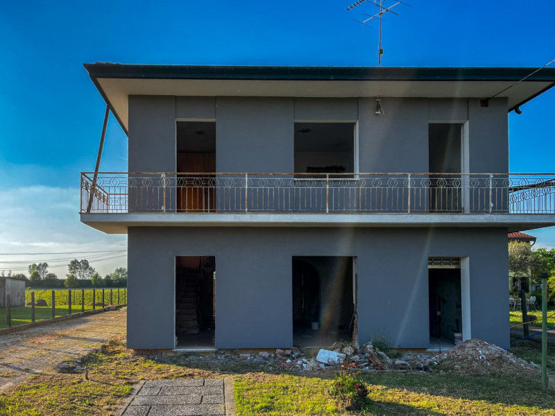 (Per INFO Vittorio 3517343301) Scopri la tua nuova casa a Stanghella: indipendenza, spazio e pote...