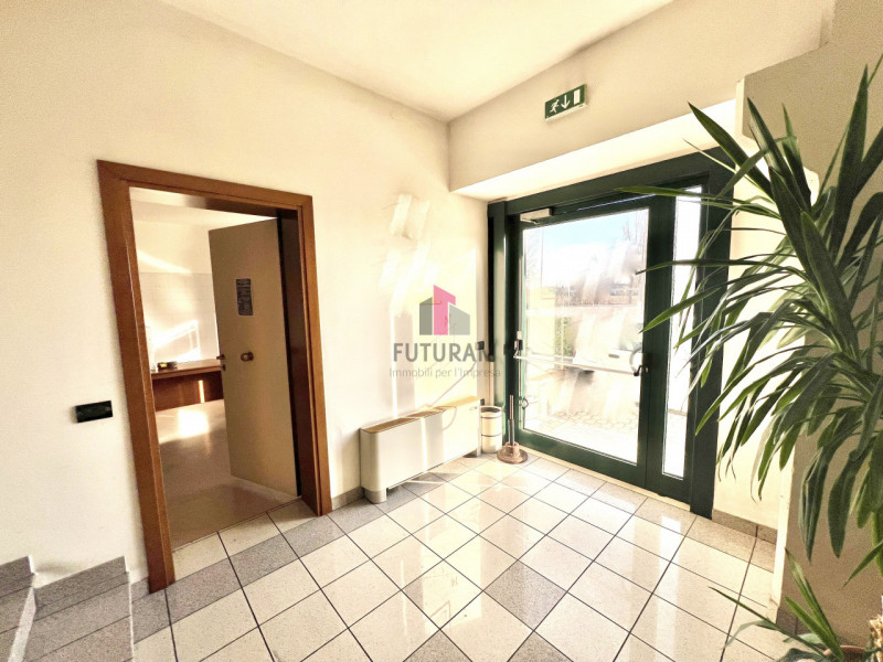 DUEVILLE - RIF.602FUTURAM PER INFO 0444/310220 - 392/9183796

IN CONTESTO INDUSTRIALE/ARTIGIANALE...