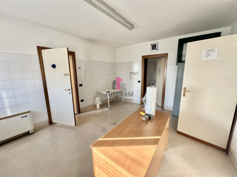 DUEVILLE - RIF.602FUTURAM PER INFO 0444/310220 - 392/9183796

IN CONTESTO INDUSTRIALE/ARTIGIANALE...