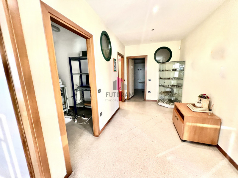 DUEVILLE - RIF.602FUTURAM PER INFO 0444/310220 - 392/9183796

IN CONTESTO INDUSTRIALE/ARTIGIANALE...