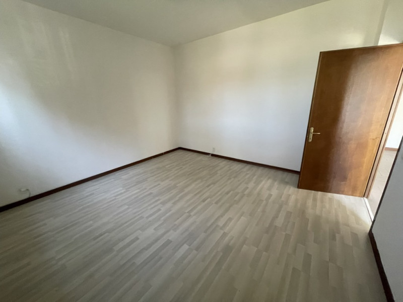 Offriamo in affitto un ampio magazzino situato nel cuore di Caselle, una delle zone più richieste...