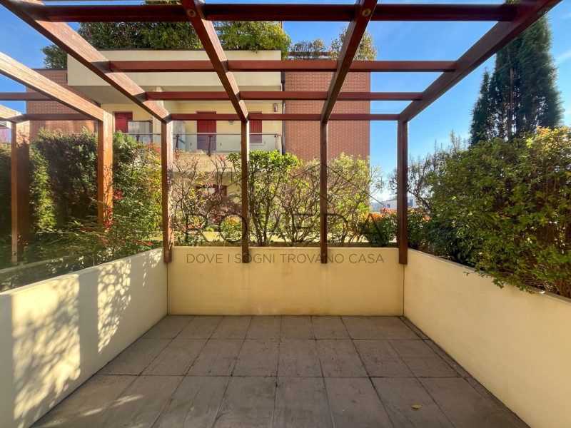 DOSSON DI CASIER 

RIFERIMENTO: CR11

L'agenzia Roveda immobiliare ha il piacere di proporvi in v...