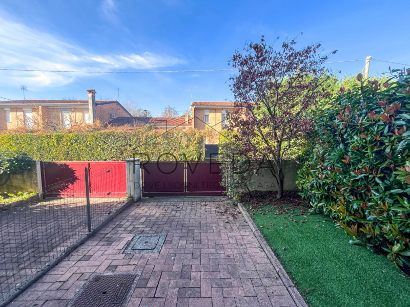 DOSSON DI CASIER 

RIFERIMENTO: CR11

L'agenzia Roveda immobiliare ha il piacere di proporvi in v...