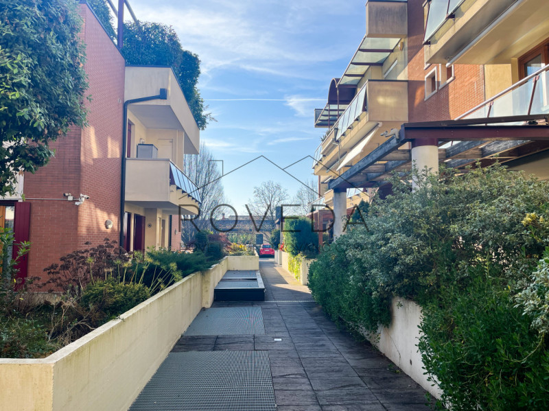 DOSSON DI CASIER 

RIFERIMENTO: CR11

L'agenzia Roveda immobiliare ha il piacere di proporvi in v...